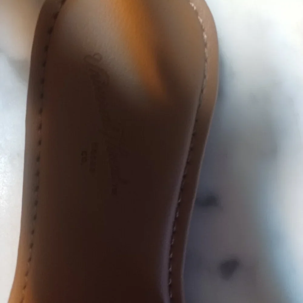 Universal Threads Women's Slide-On Shoes SZ 6 Light Tan - Picture 6 of 6